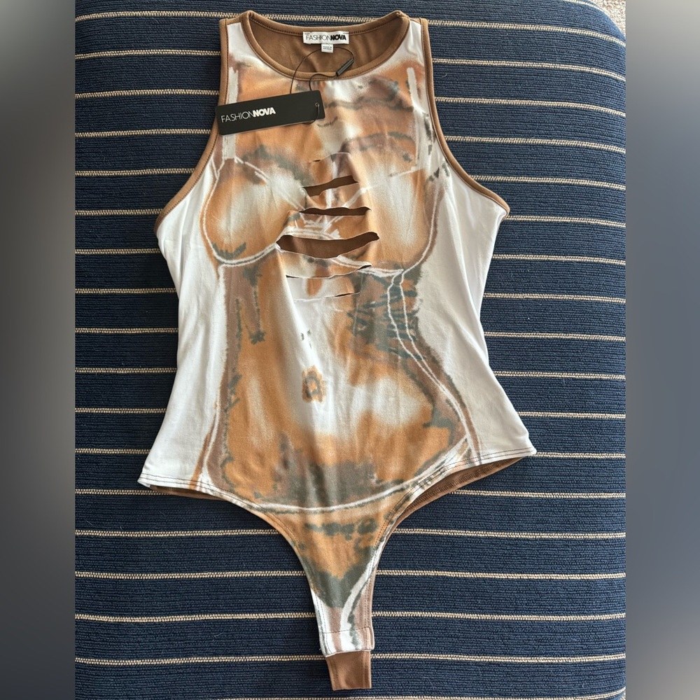 Fashion Nova onesie. Size large, brown and white in color.